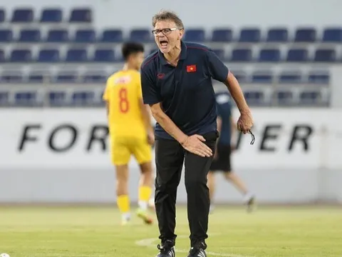 HLV Troussier và những dấu chấm hỏi
