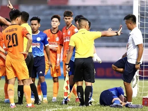 Cầu thủ U19 đạp vào người đối thủ; HAGL không muốn dừng V-League vì U23