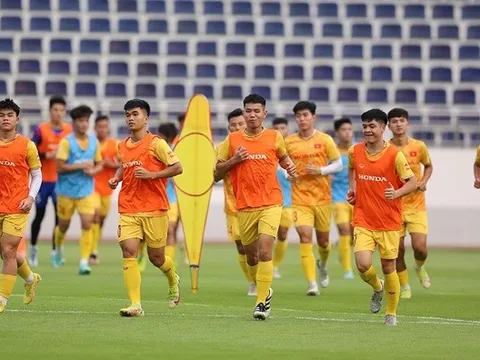 U22 Việt Nam gặp khó vì sân tập; Thái Lan chấp người tại SEA Games 32