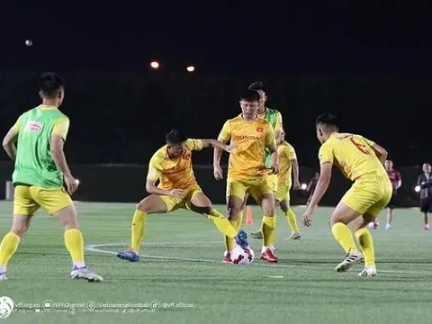 HLV Lào muốn thầy trò Troussier ôm hận; U22 Việt Nam gặp gián điệp