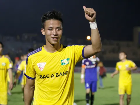 Bom tấn Quế Ngọc Hải sắp nổ?;  CLB V-League chia tay gần cả đội hình