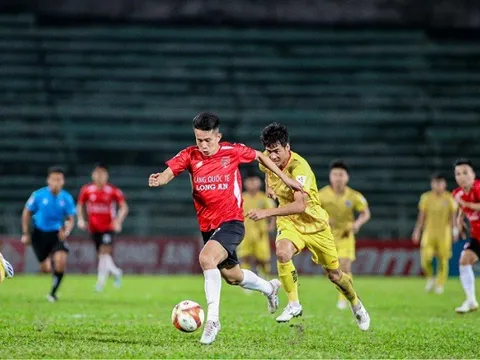 Ăn miếng trả miếng, Long An và PVF-CAND tạo trận cầu kịch tính