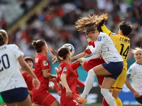 Báo Anh ca ngợi ĐT nữ Việt Nam; CĐV ĐNÁ thán phục thầy trò HLV Mai Đức Chung