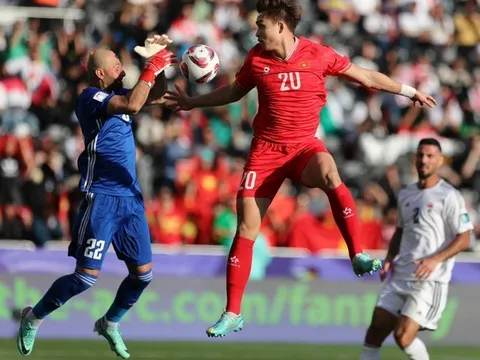 Gà son của HLV Troussier