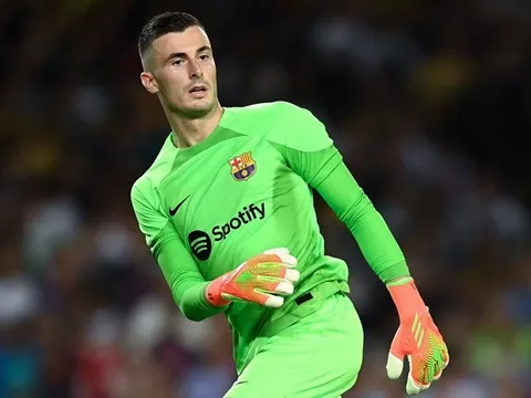 Barcelona trói chân ngọc quý lò La Masia