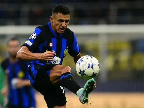 Inter thay thế cùng lúc 2 tiền đạo