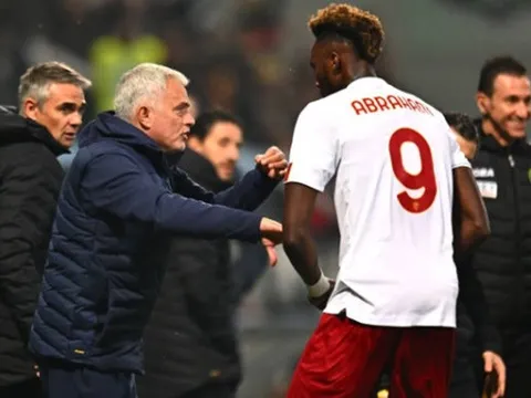 Inter Milan "đánh tennis", Mourinho bất lực với Roma