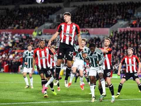 "Siêu tiền vệ" xuất hiện trong trận Brentford 1-1 Man Utd