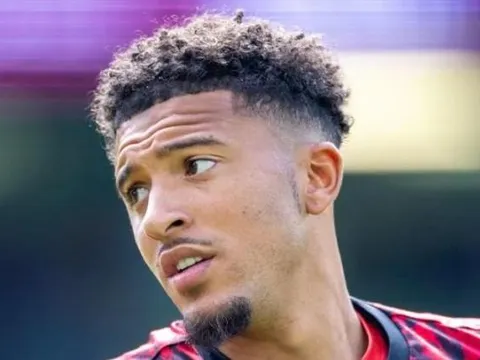 Jadon Sancho giúp Ten Hag thôi đau đầu