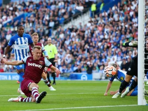 James Ward-Prowse tạt 'gáo nước lạnh' vào Mitoma và đồng đội