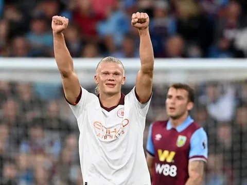 Lập cú đúp, Haaland được Carragher tâng bốc