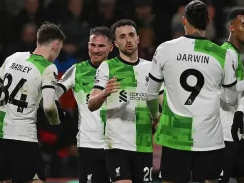 Jamie Carragher khen tiền đạo dứt điểm tốt hơn Suarez, Owen của Liverpool