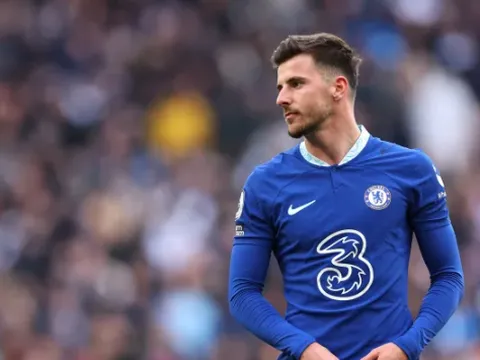 Carragher nêu tên tiền vệ lý tưởng với M.U hơn Mason Mount