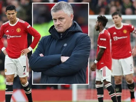 Jamie Carragher nêu bật lý do vì sao Man Utd chưa sa thải Ole