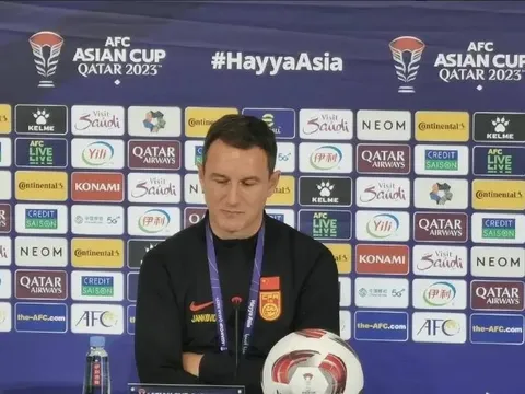 HLV ĐT Trung Quốc bị so sánh với Erik ten Hag