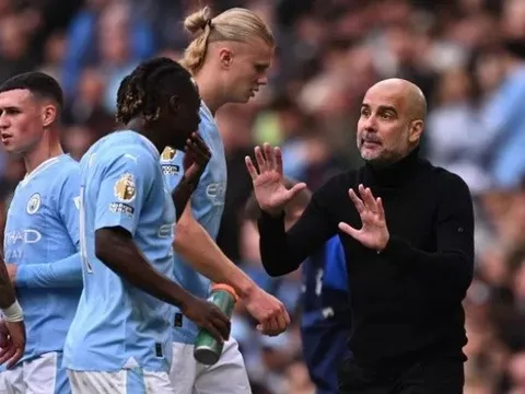 Jeremy Doku khiến cho Pep Guardiola phải thay đổi