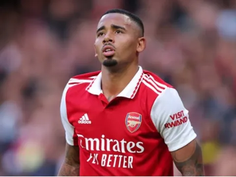 Arsenal xác nhận tin dữ, 2 sao Villa phản ứng