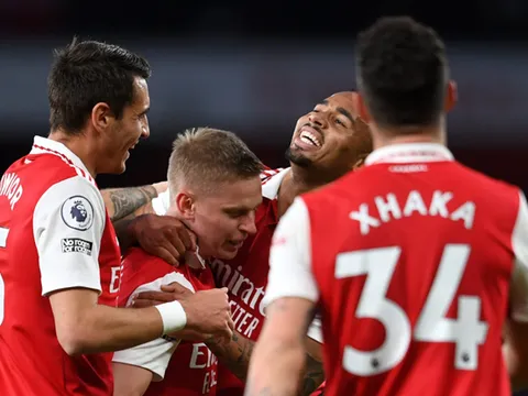 Carragher ngả mũ trước tiền đạo Arsenal