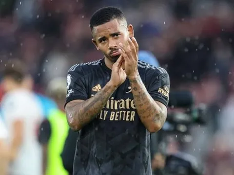 Trọng tài thừa nhận điều bất ngờ với Gabriel Jesus