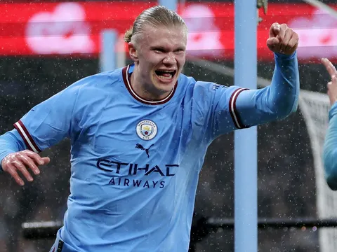 Arsenal sẩy chân, cờ lại về tay Manchester City