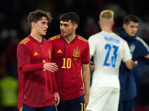 Tiki-taka sống dậy dưới đôi chân của Xavi-Iniesta mới