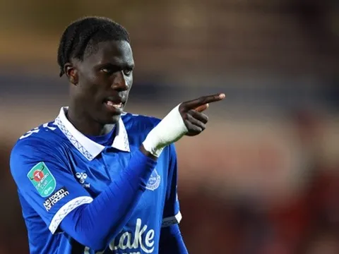 Hạ đẹp M.U, Arsenal sẽ có miếng ghép hoàn hảo