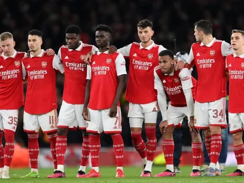 Arsenal yếu bóng vía khi ra biển lớn