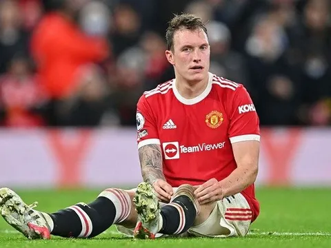 Phil Jones kiếm được bộn tiền từ Man Utd dù ngồi chơi xơi nước