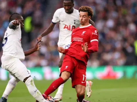 "Liverpool với 9 người vẫn tốt hơn Man United với 11 người"