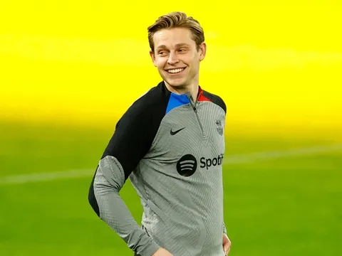 "De Jong bị thu hút bởi lối chơi của Man Utd"