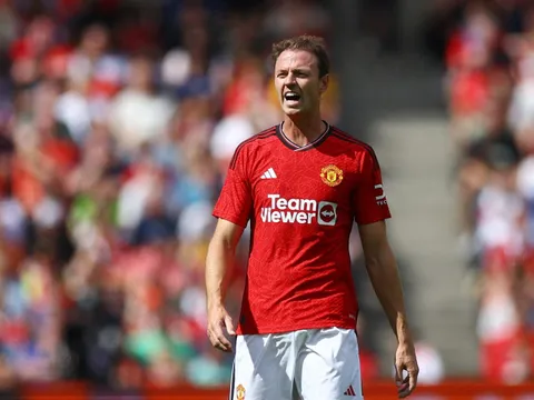 Rất nhanh chóng, M.U chốt vụ Jonny Evans chỉ sau một trận