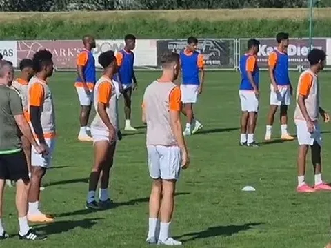 Thương vụ chưa chính thức, Henderson đã bắt đầu tập luyện ở Al-Ettifaq