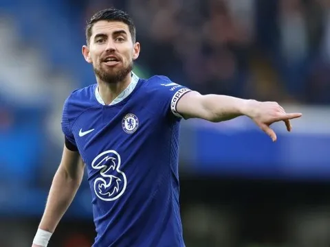 Jorginho có gì hơn Xhaka và Partey?