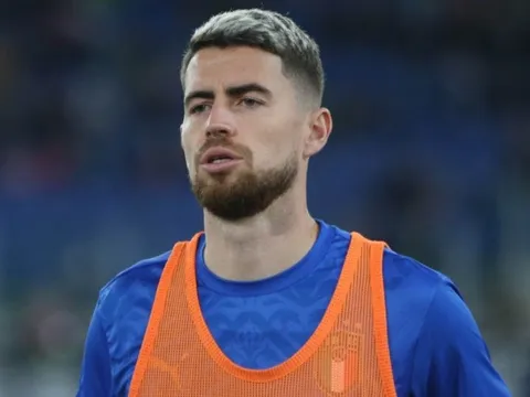 'Không hiểu sao Jorginho có mặt trong Top 3 QBV'