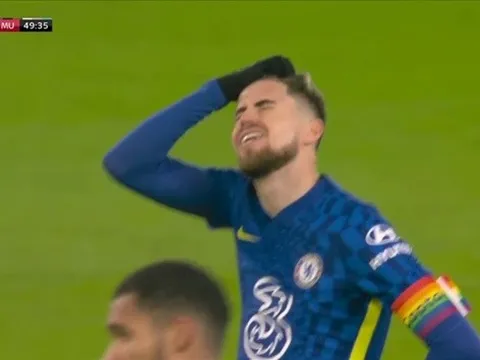 "Jorginho thậm chí còn không đuổi theo Sancho"