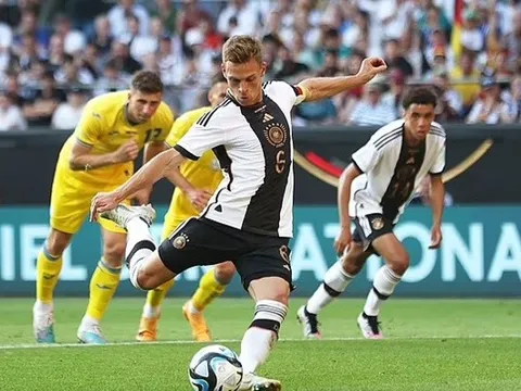 Đức hòa Ukraine trong trận cầu 6 bàn thắng