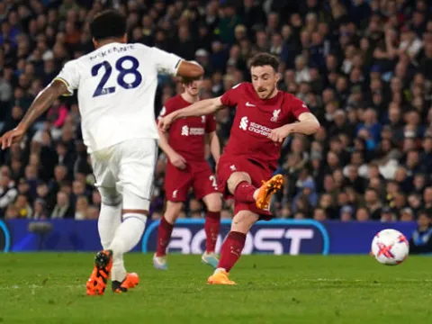 Jamie Carragher sốc trước sự bùng nổ của tiền đạo Liverpool