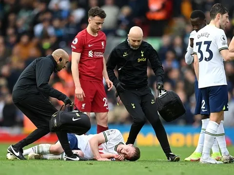 Jota đạp thẳng mặt khiến sao Tottenham đổ máu