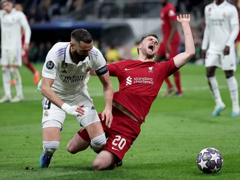 Thua 100% đấu tay đôi, tiền đạo Liverpool hứng chịu chỉ trích