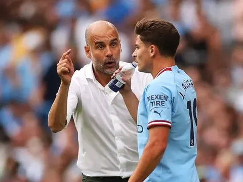 Julian Alvarez đá hộ công, Pep Guardiola lại có thêm một phát kiến mang tầm thời đại