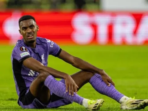 Jurgen Klopp khen ngợi màn trình diễn siêu hạng của Gravenberch