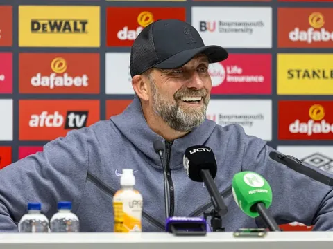 Jurgen Klopp ngả mũ với 'báu vật' của Liverpool