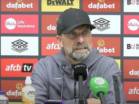 Biểu cảm bất ngờ của Jurgen Klopp khi Man United bị loại