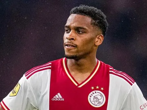 Jurrien Timber mở tiệc chia tay Ajax