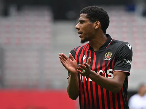 Juventus tiếp cận mục tiêu Man United