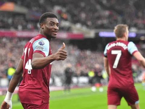 Học trò cũ của Ten Hag đang bùng nổ ở Premier League