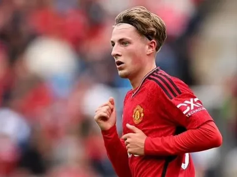 Con trai rời M.U, Robbie Savage lên tiếng