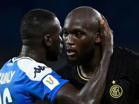 Siêu cò bất đắc dĩ chèo kéo Lukaku đến Ả Rập