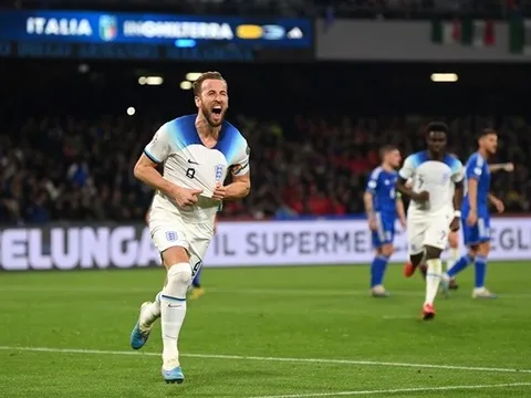 Vượt mặt Rooney, Kane đi vào lịch sử tuyển Anh