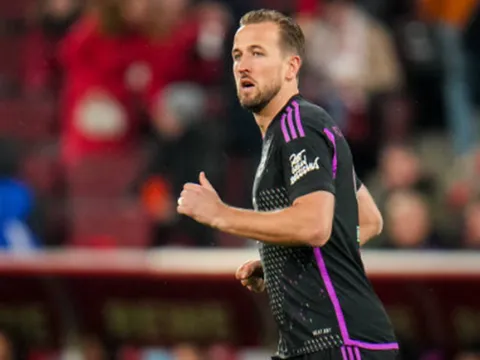 Harry Kane lập kỷ lục, Bayern Munich chiếm ngôi đầu Bundesliga